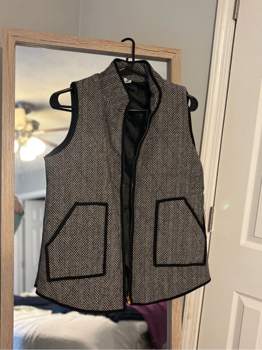 🍂NWT Katydid Herringbone Black & White Quilted Vest